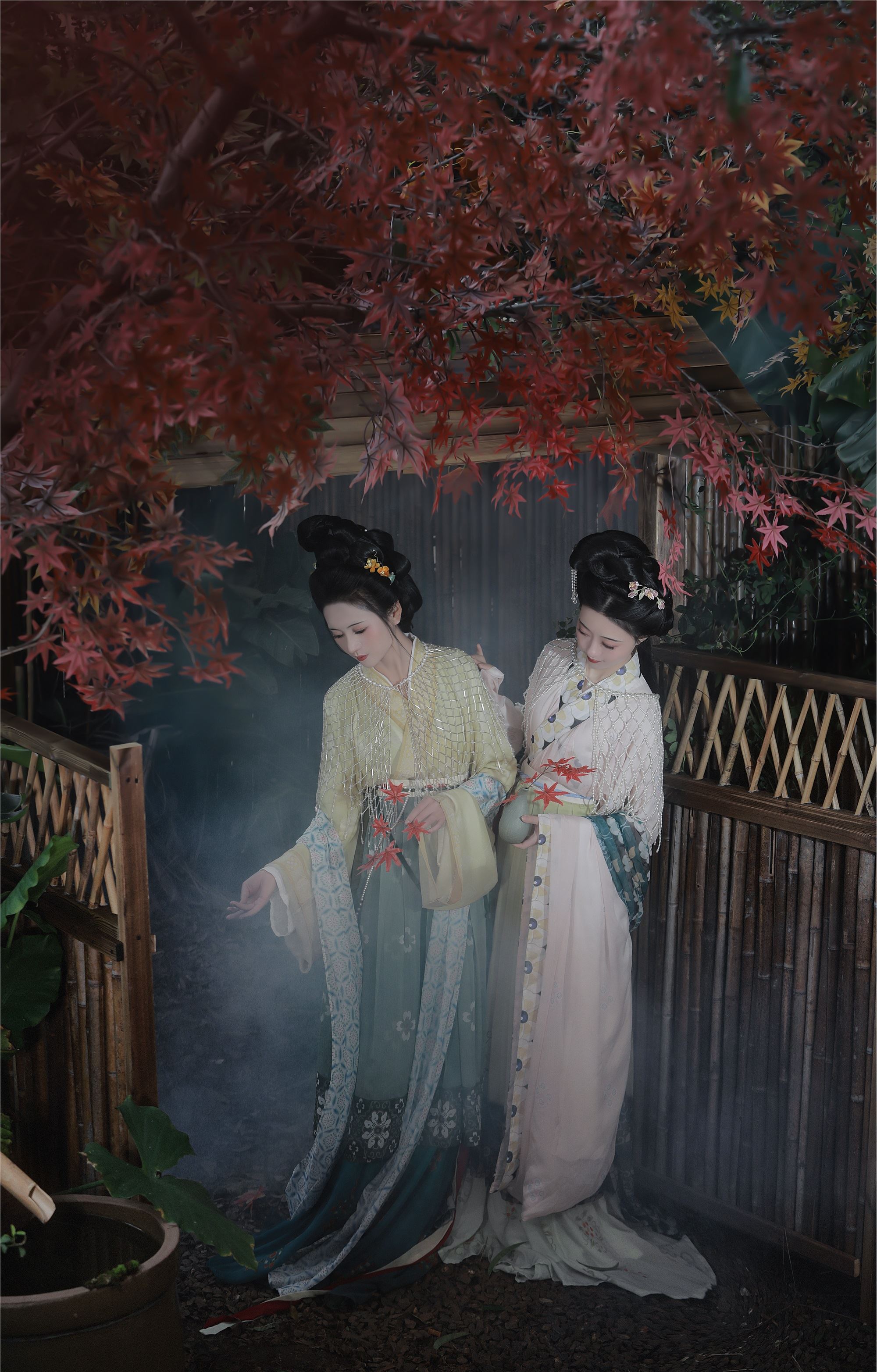 YITUYU艺图语 2025.02.06 眉目自成诗三百，鬓如春风裁 一固美撇捺